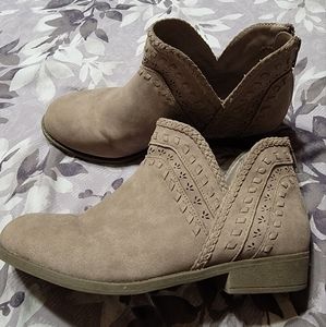 Kohl's girl's suede zip back boots in taupe